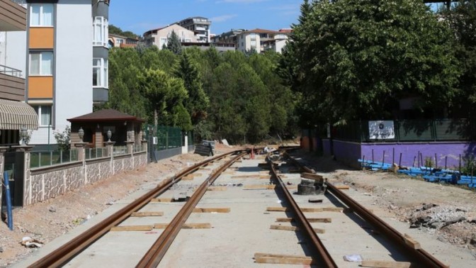 Alikahya Tramvay Hattı’nda raylar döşeniyor