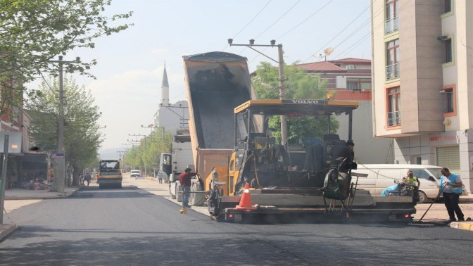 Atatürk Bulvarı’na asfalt serildi