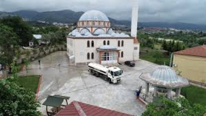 Başiskelede camiler cuma namazına hazırlandı