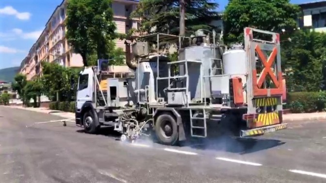 Denizciler Caddesi’nde çizgiler de çekildi