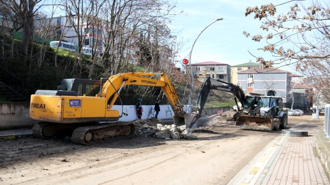 Dilovası Bağdat Caddesi’nde altyapı çalışması devam ediyor