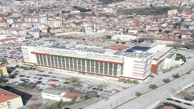 Kocaeli Devlet Hastanesi’nde sistem ilaç yazdıracakları mağdur ediyor!