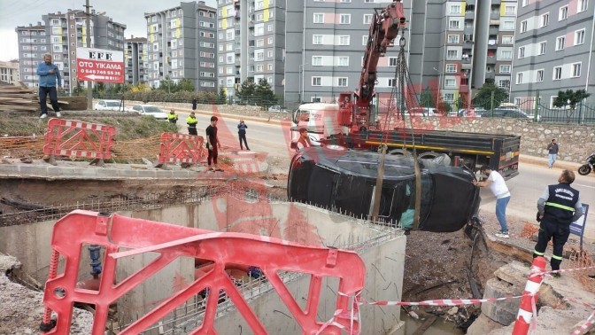 Körfezde akıl almaz kaza! Çukura düştü