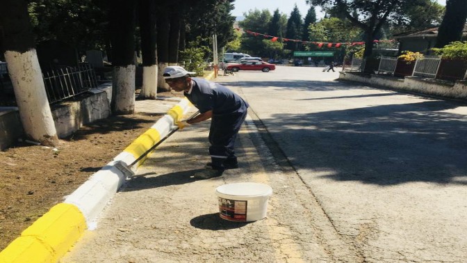 Mezarlıklarda bayram temizliği