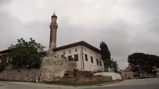 Tarihi Akçakoca Camii’ne Portatif Çadır