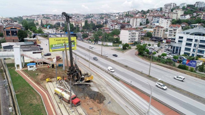 Tramvay yaya köprüsü temel kazıkları çakılmaya başlandı